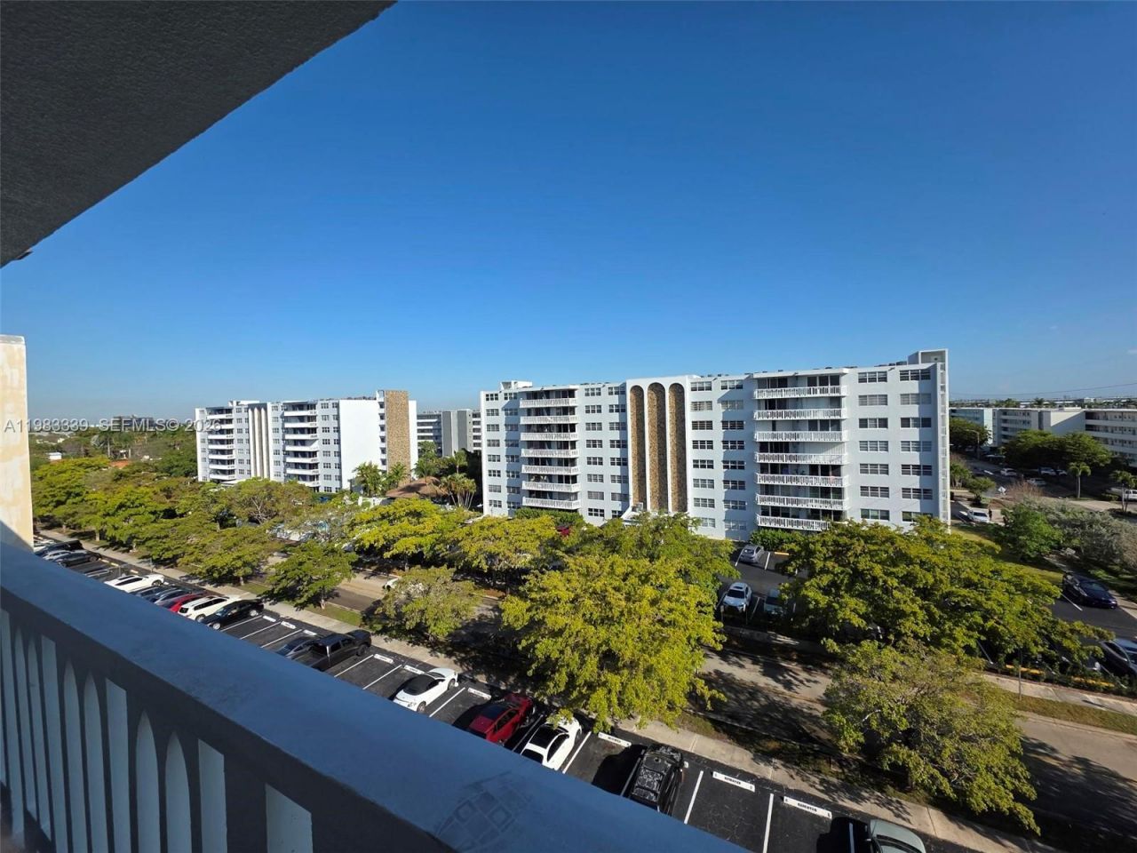 319 NE 14th Ave, Unit 702, Hallandale Beach, FL 33009 Photo