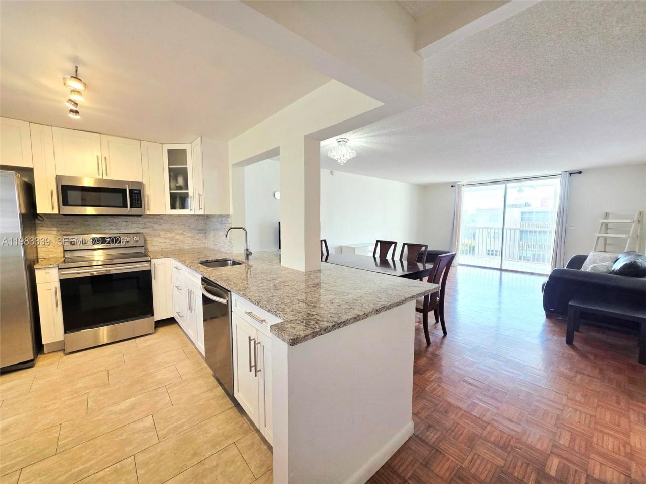 319 NE 14th Ave, Unit 702, Hallandale Beach, FL 33009 Photo