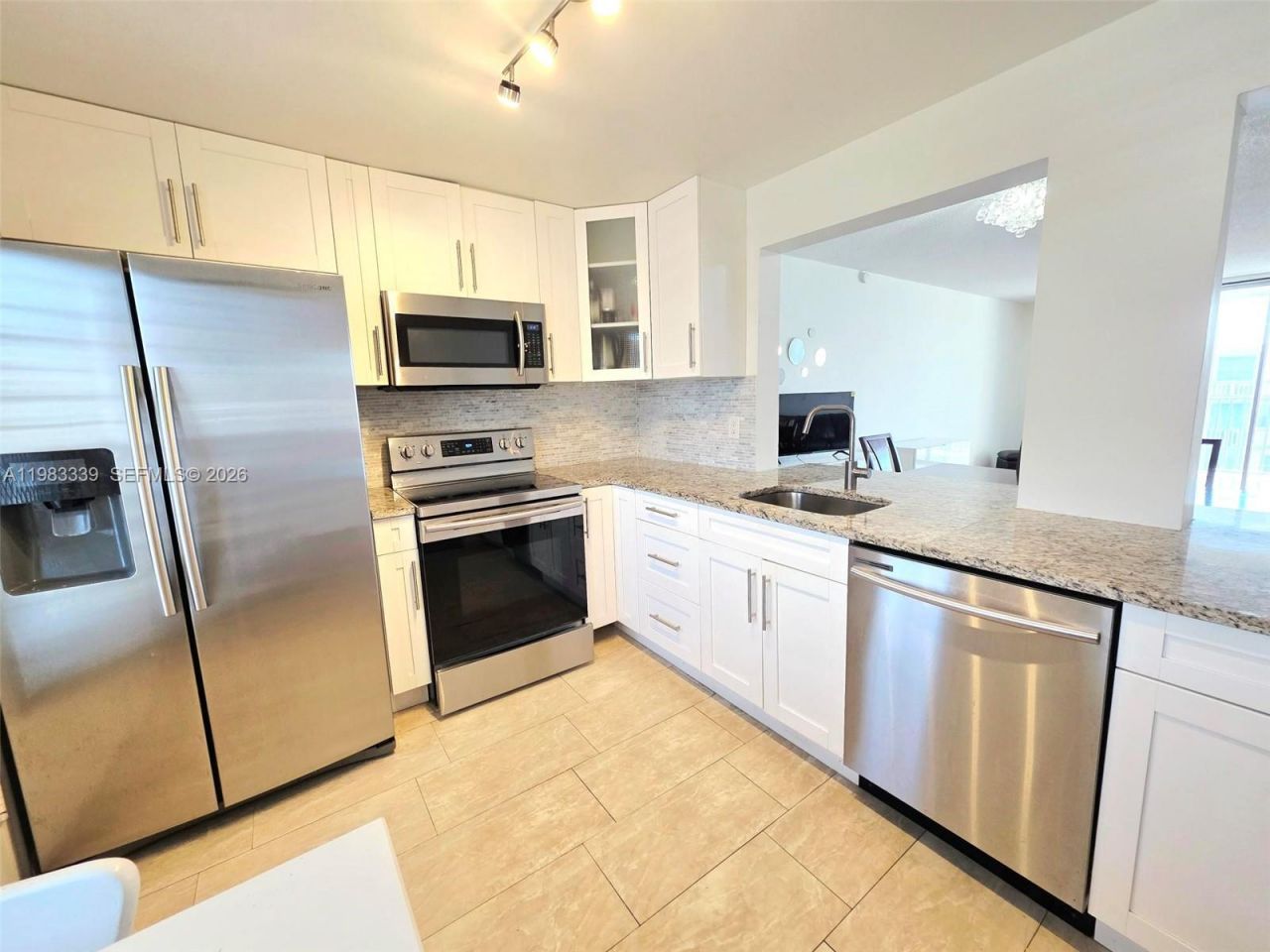 319 NE 14th Ave, Unit 702, Hallandale Beach, FL 33009 Photo