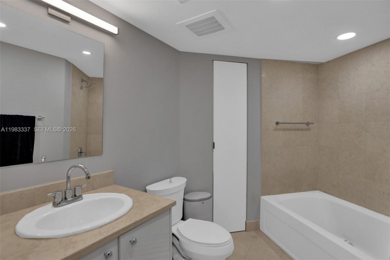 20000 E Country Club Dr, Unit 211, Aventura, FL 33180 Photo