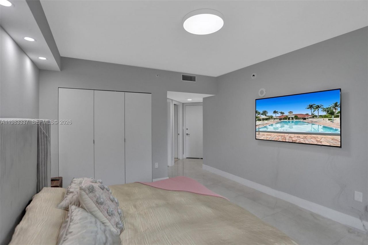 20000 E Country Club Dr, Unit 211, Aventura, FL 33180 Photo