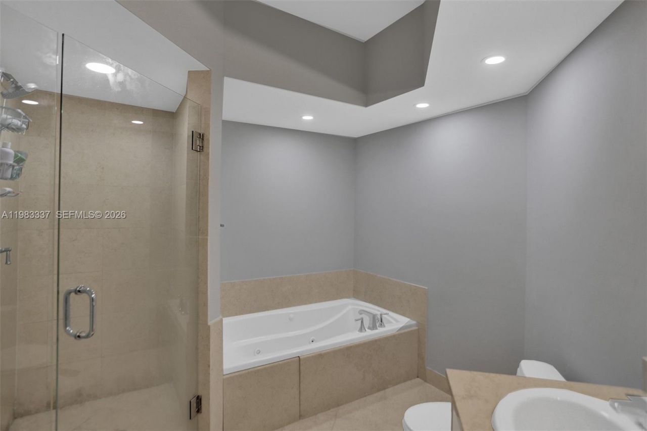 20000 E Country Club Dr, Unit 211, Aventura, FL 33180 Photo