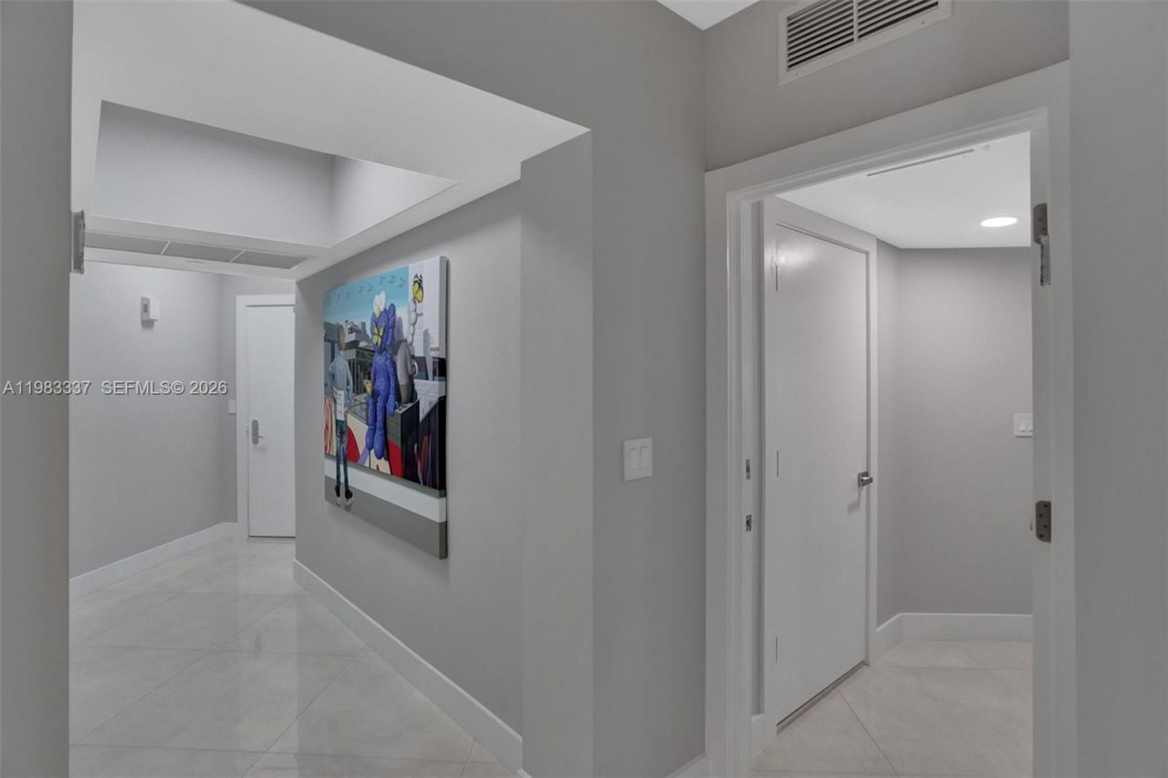 20000 E Country Club Dr, Unit 211, Aventura, FL 33180 Photo