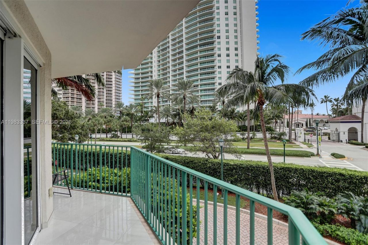 20000 E Country Club Dr, Unit 211, Aventura, FL 33180 Photo