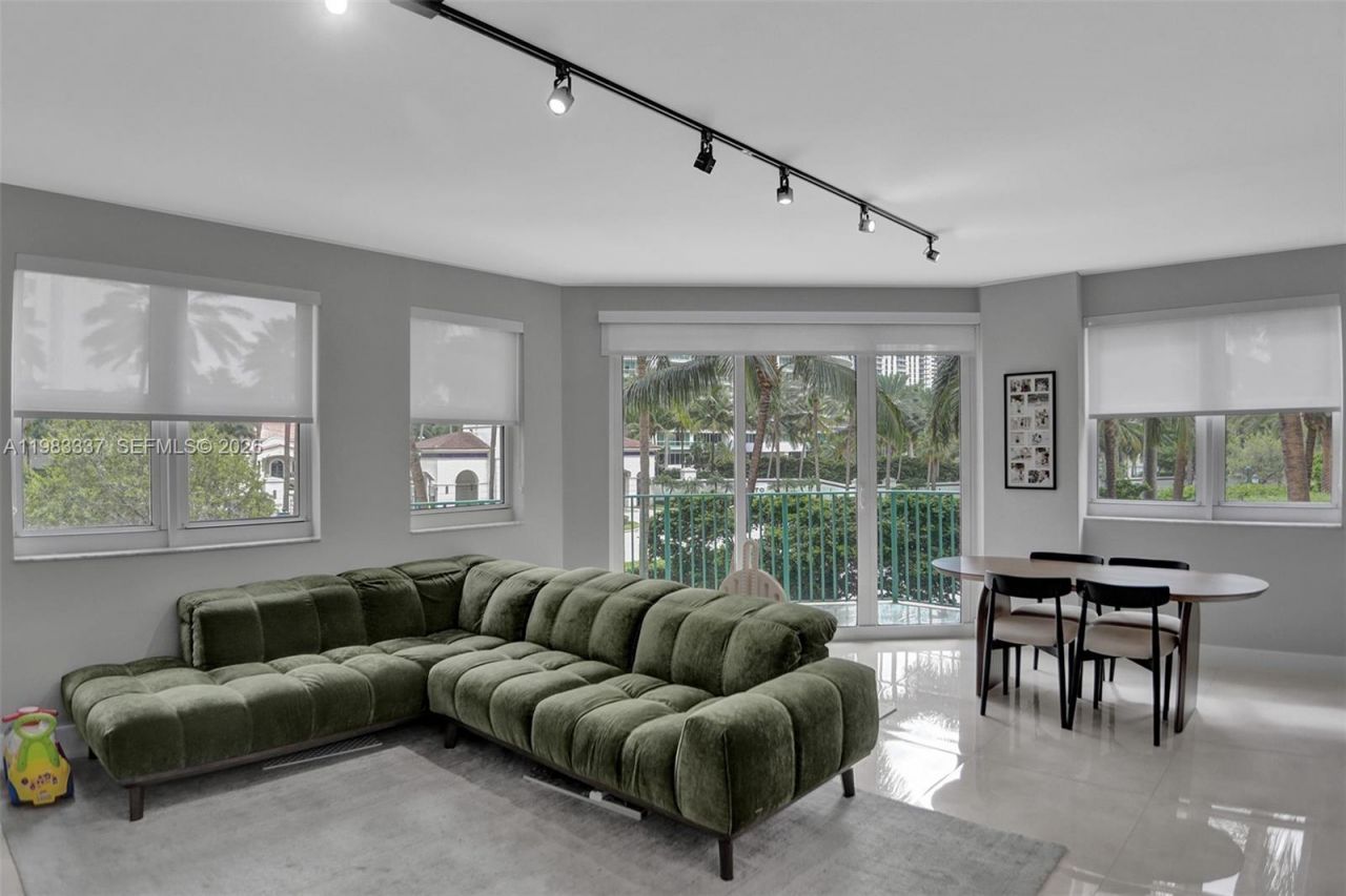 20000 E Country Club Dr, Unit 211, Aventura, FL 33180 Photo