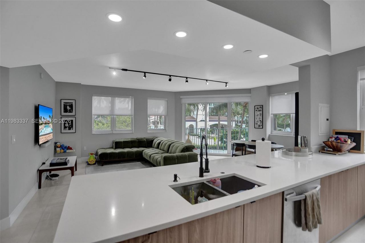 20000 E Country Club Dr, Unit 211, Aventura, FL 33180 Photo