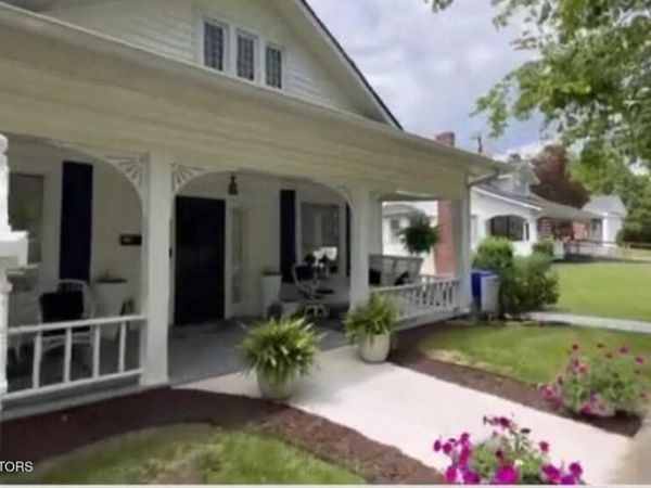 521 Clinton St, Harriman, TN 37748