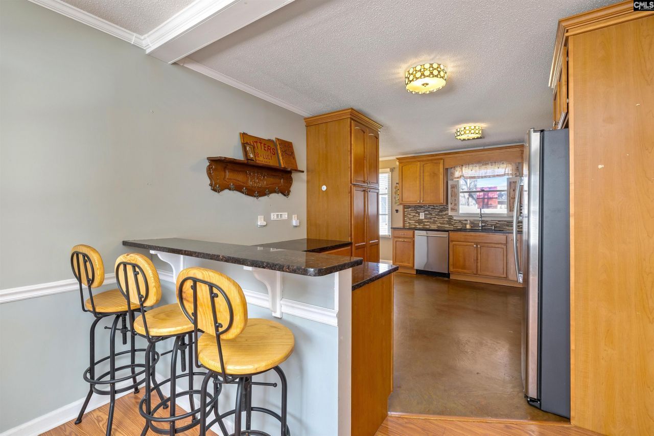 2285 Treetop Lane Photo 10