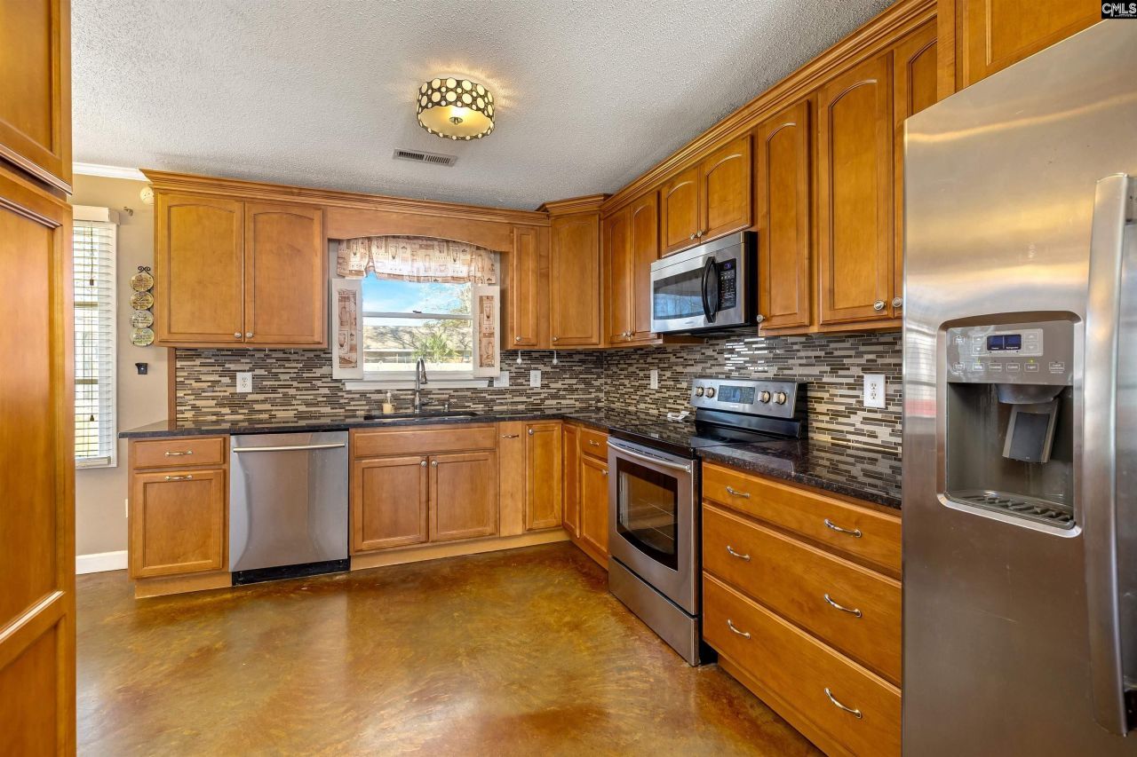 2285 Treetop Lane Photo 11