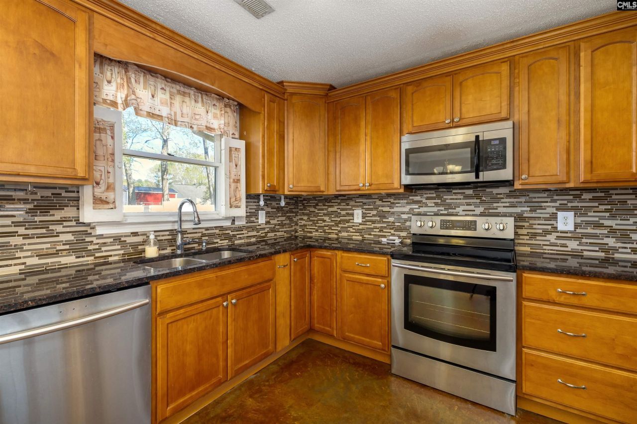 2285 Treetop Lane Photo 12