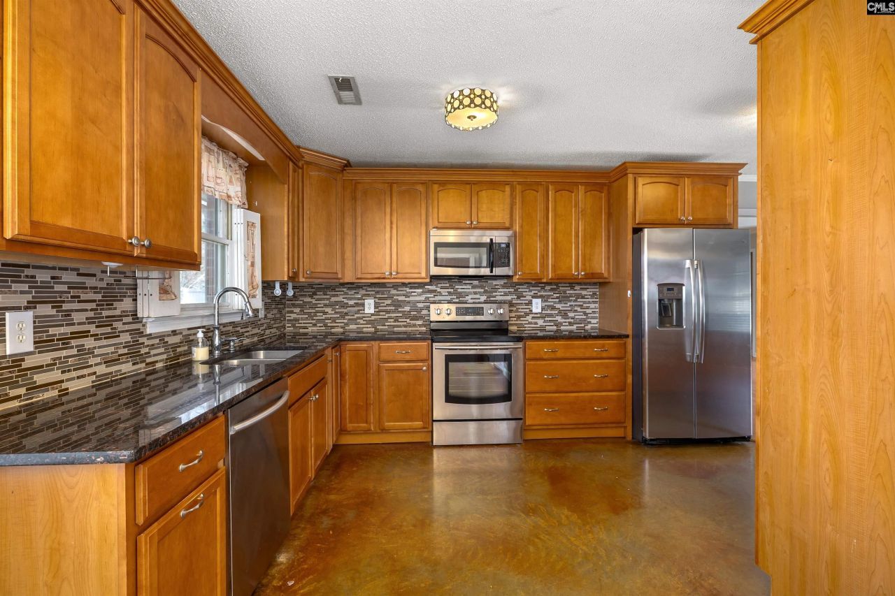 2285 Treetop Lane Photo 13