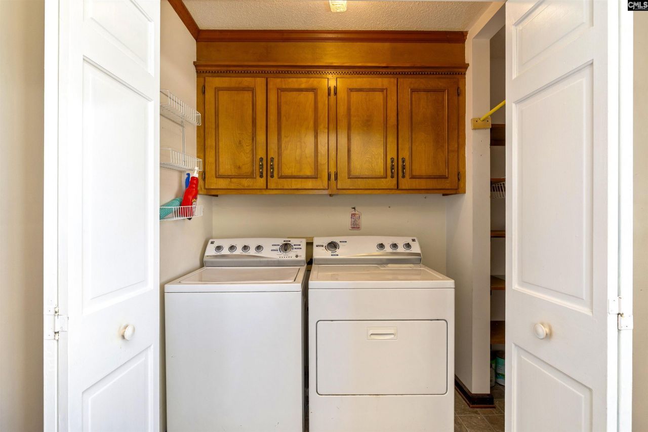 2285 Treetop Lane Photo 17