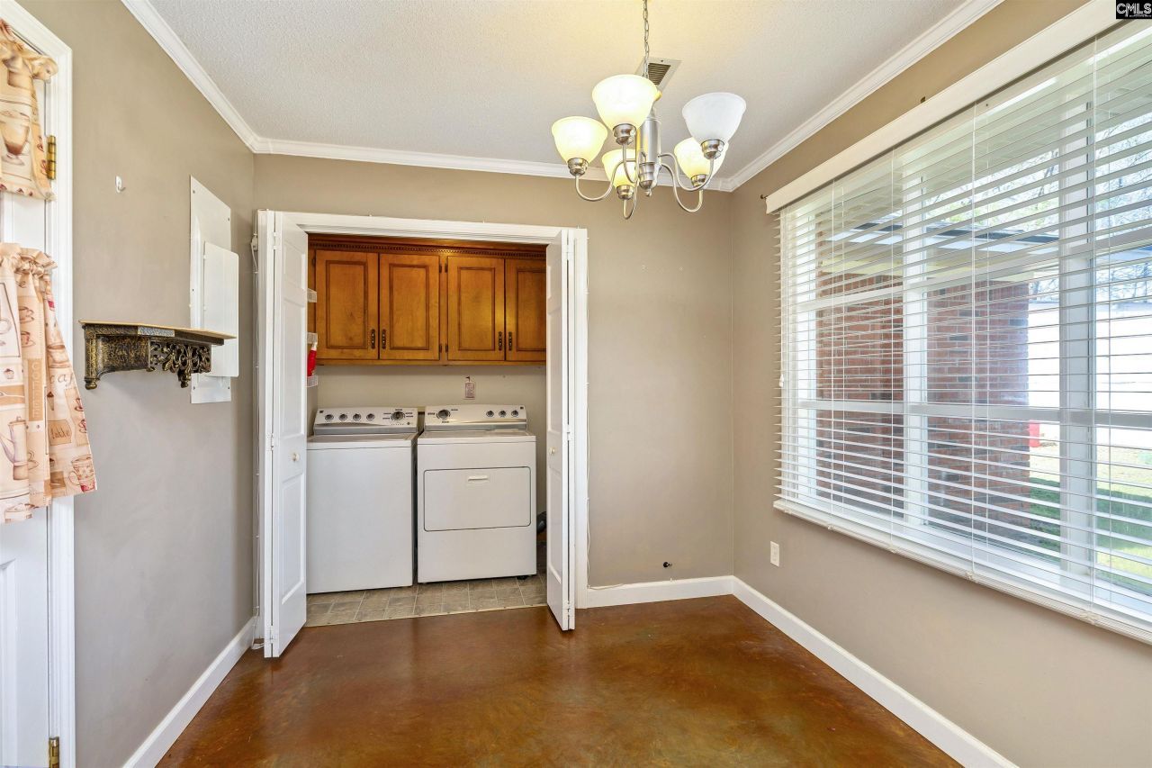 2285 Treetop Lane Photo 18