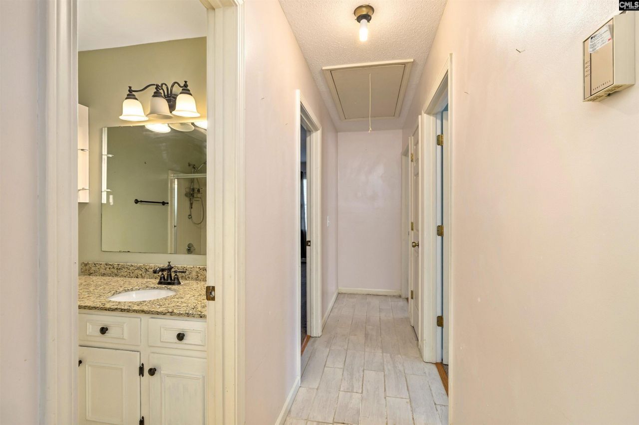 2285 Treetop Lane Photo 19