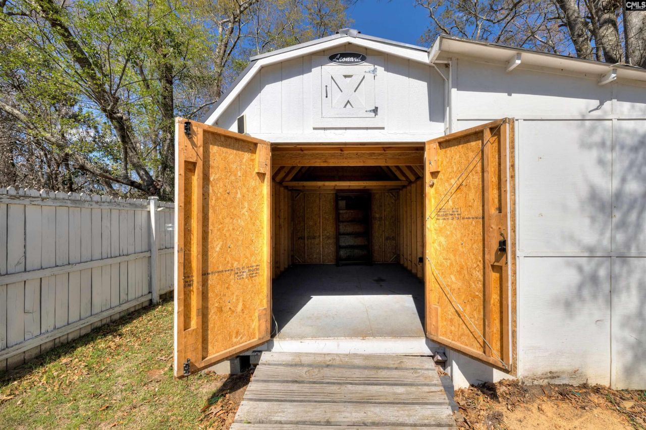 2285 Treetop Lane Photo 35