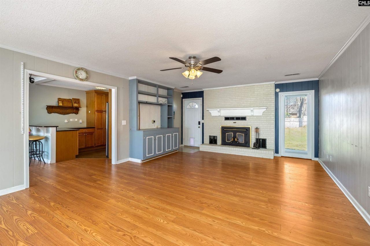 2285 Treetop Lane Photo 4