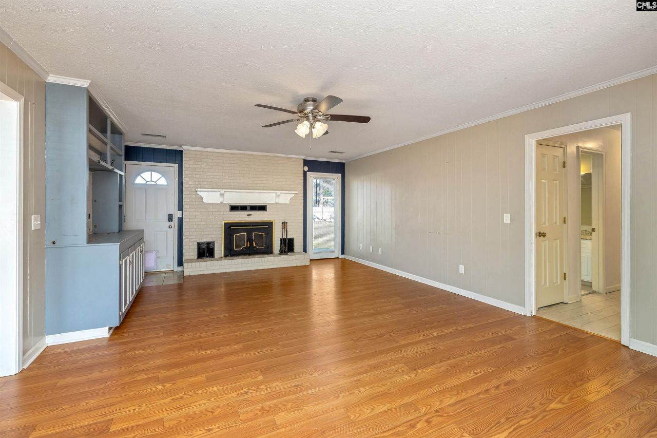 2285 Treetop Lane Photo 6