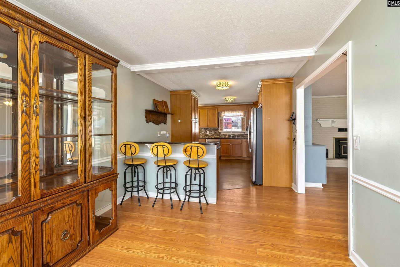 2285 Treetop Lane Photo 7