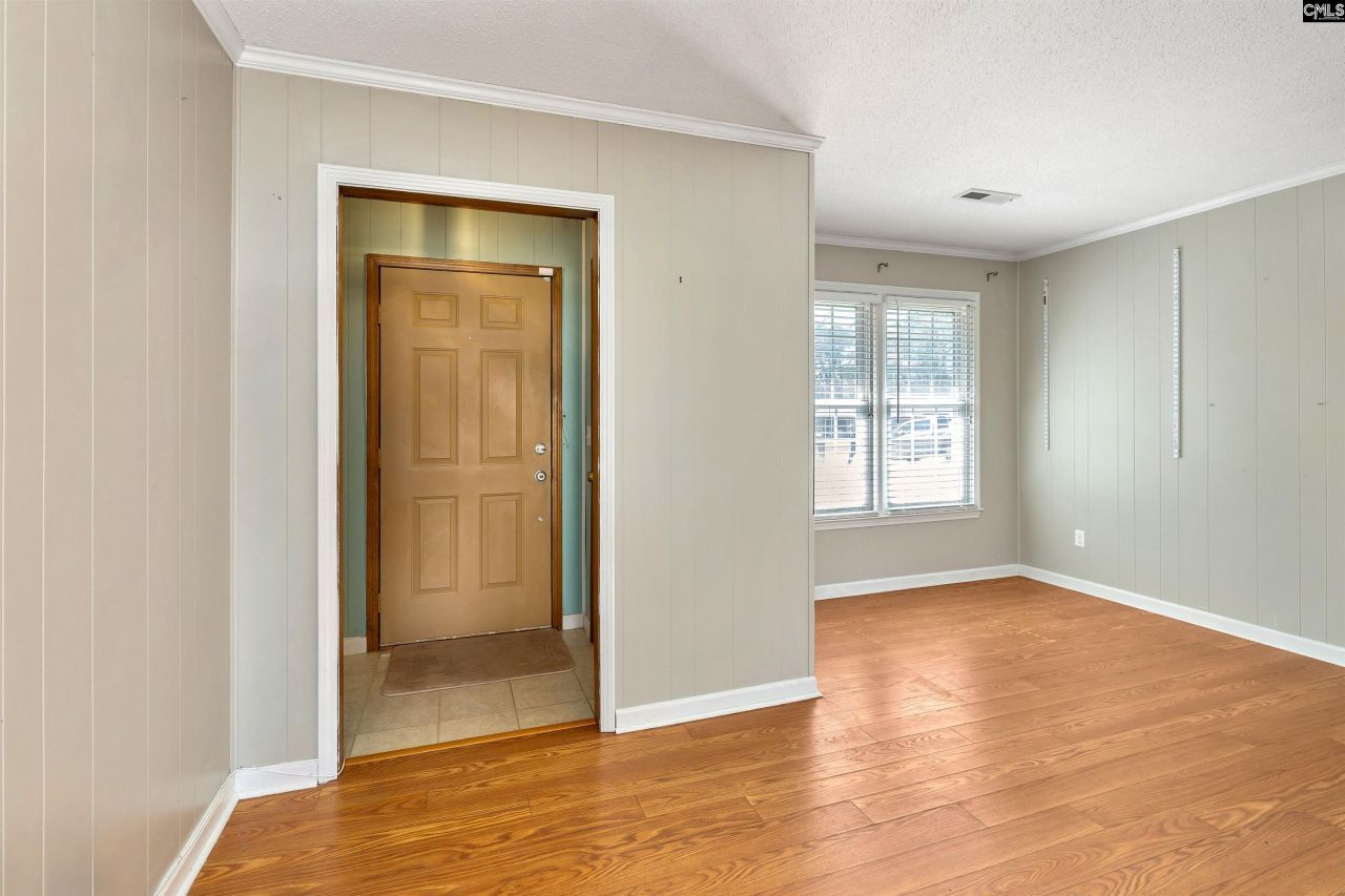 2285 Treetop Lane Photo 8