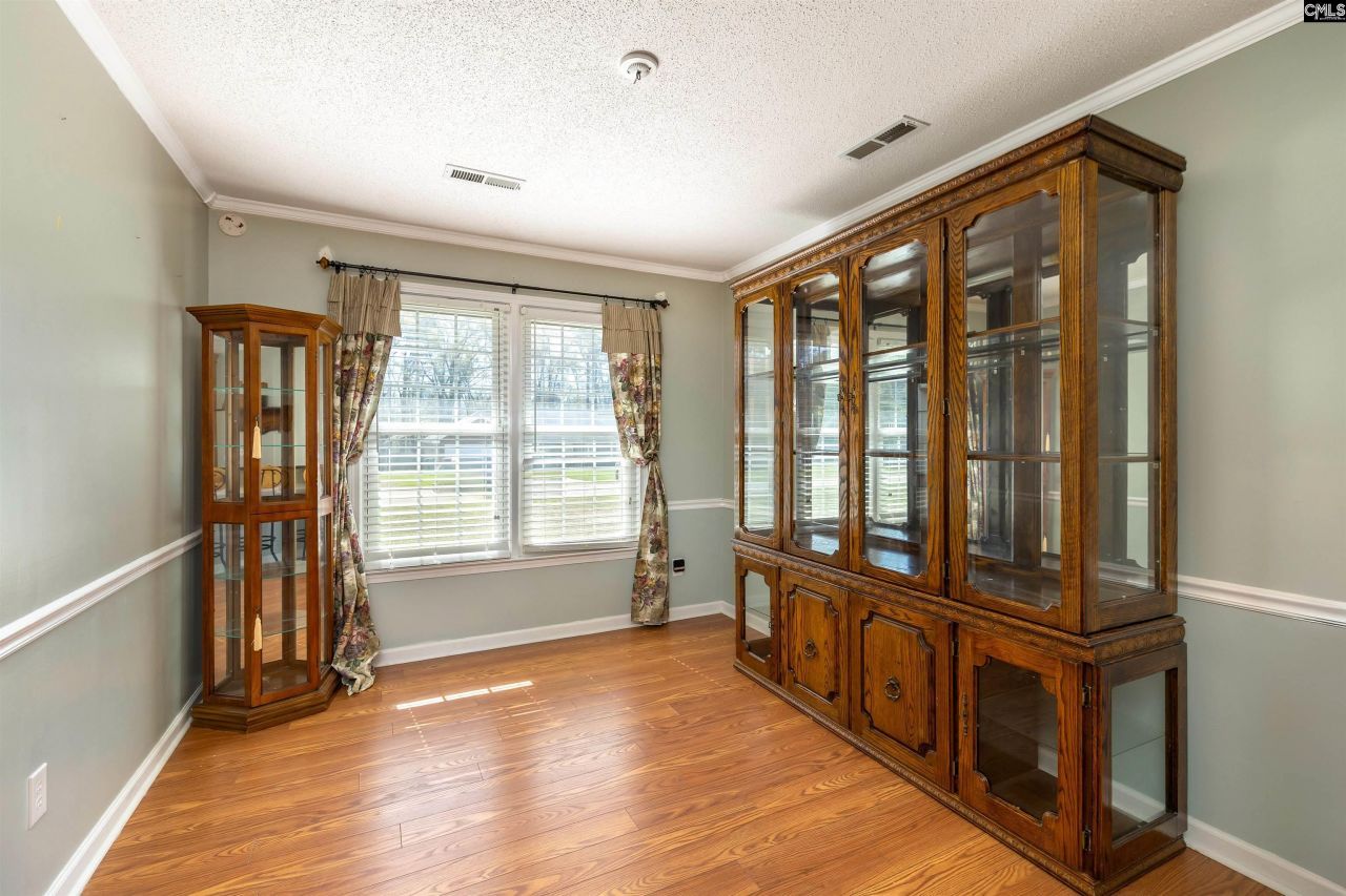 2285 Treetop Lane Photo 9