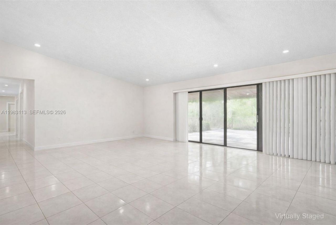 550 NE 173rd St, North Miami Beach, FL 33162 Photo