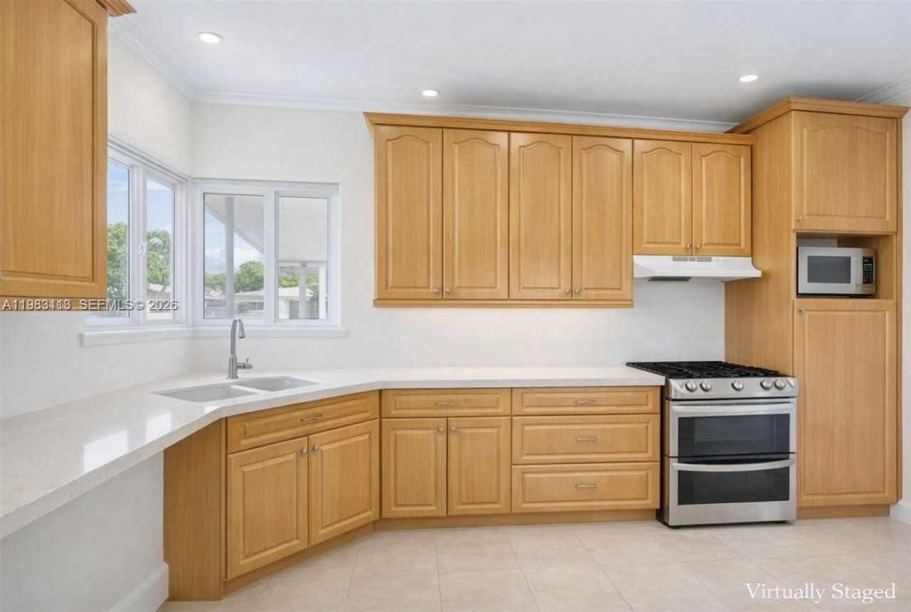 550 NE 173rd St, North Miami Beach, FL 33162 Photo