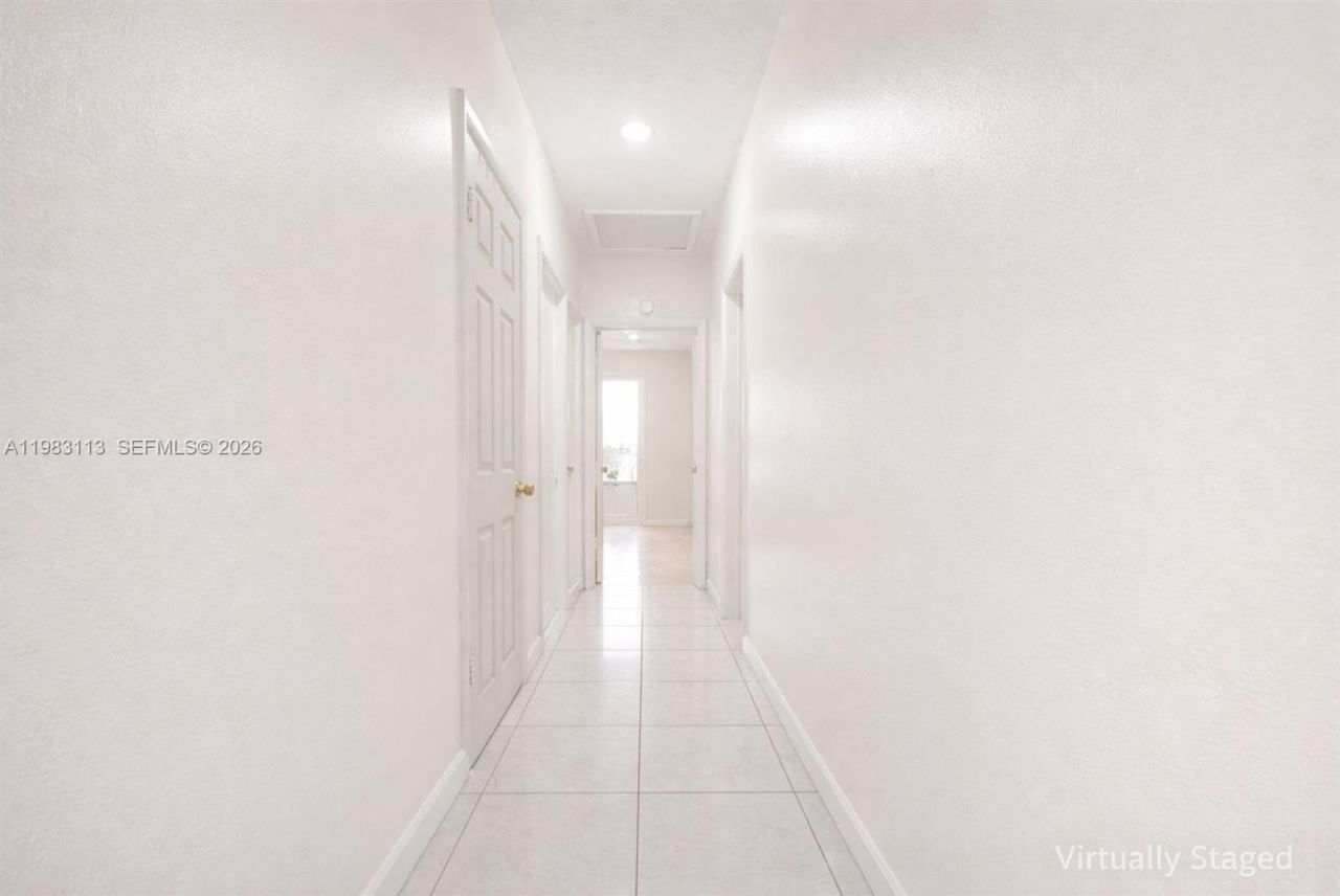 550 NE 173rd St, North Miami Beach, FL 33162 Photo