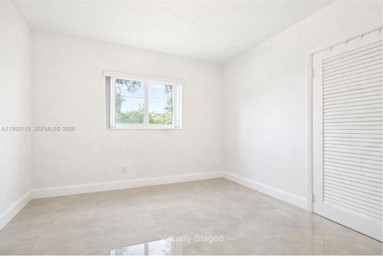 550 NE 173rd St, North Miami Beach, FL 33162 Photo