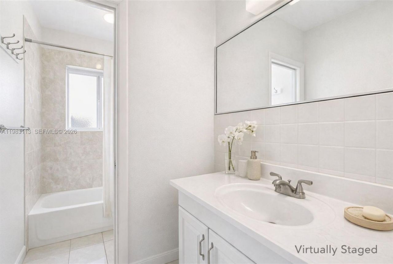 550 NE 173rd St, North Miami Beach, FL 33162 Photo