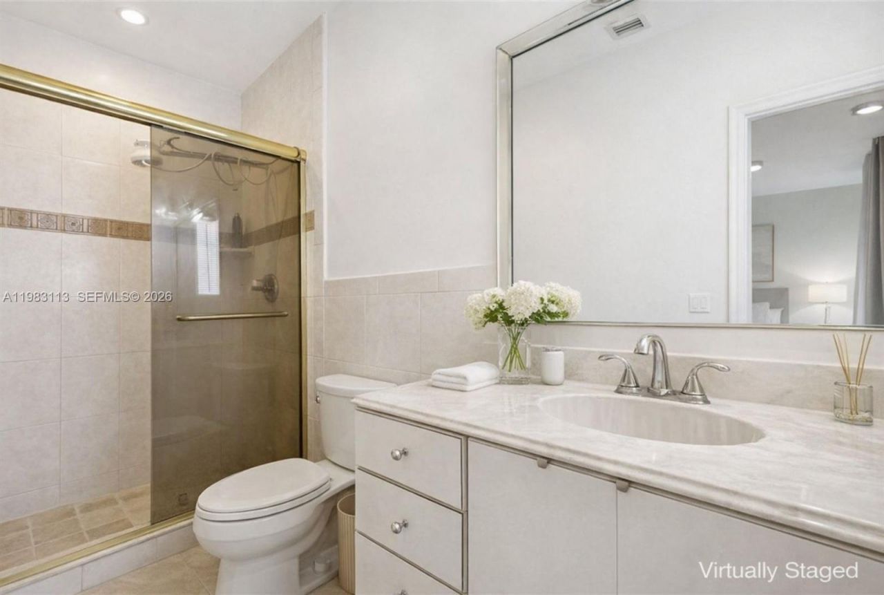 550 NE 173rd St, North Miami Beach, FL 33162 Photo