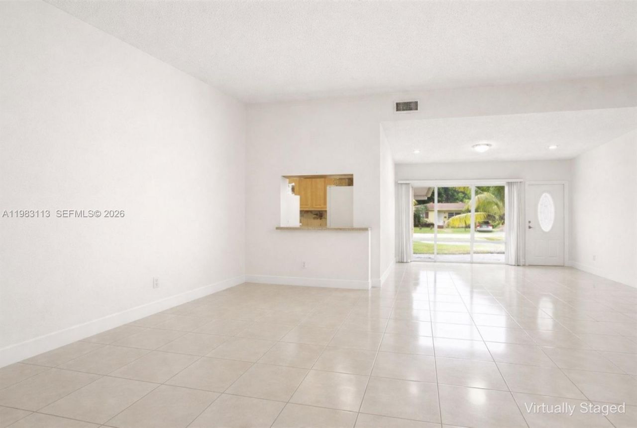 550 NE 173rd St, North Miami Beach, FL 33162 Photo