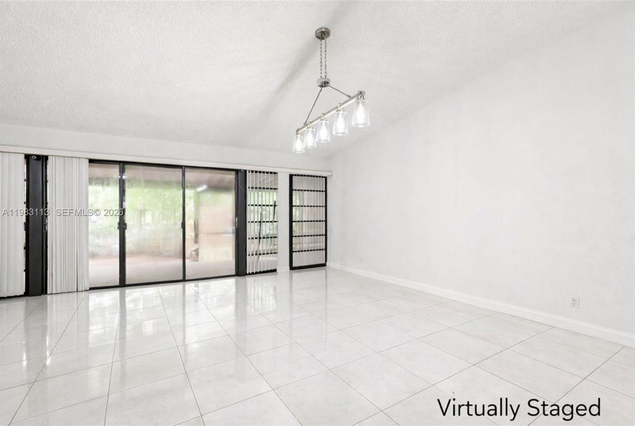 550 NE 173rd St, North Miami Beach, FL 33162 Photo