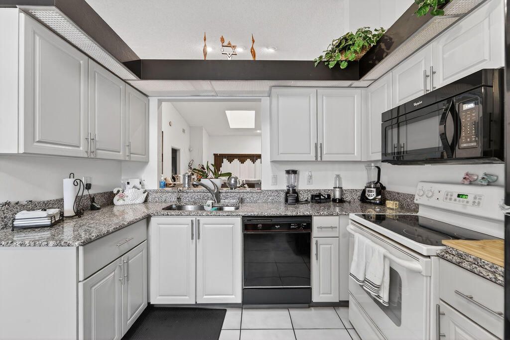 6045 Sunny Pointe Circle, Delray Beach, FL 33484 Photo