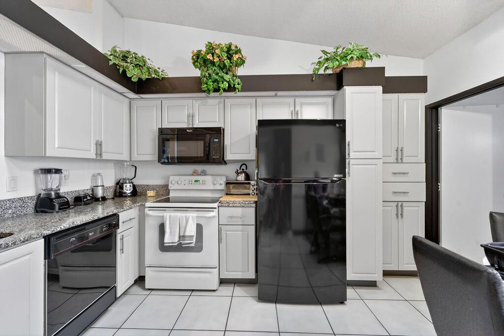 6045 Sunny Pointe Circle, Delray Beach, FL 33484 Photo