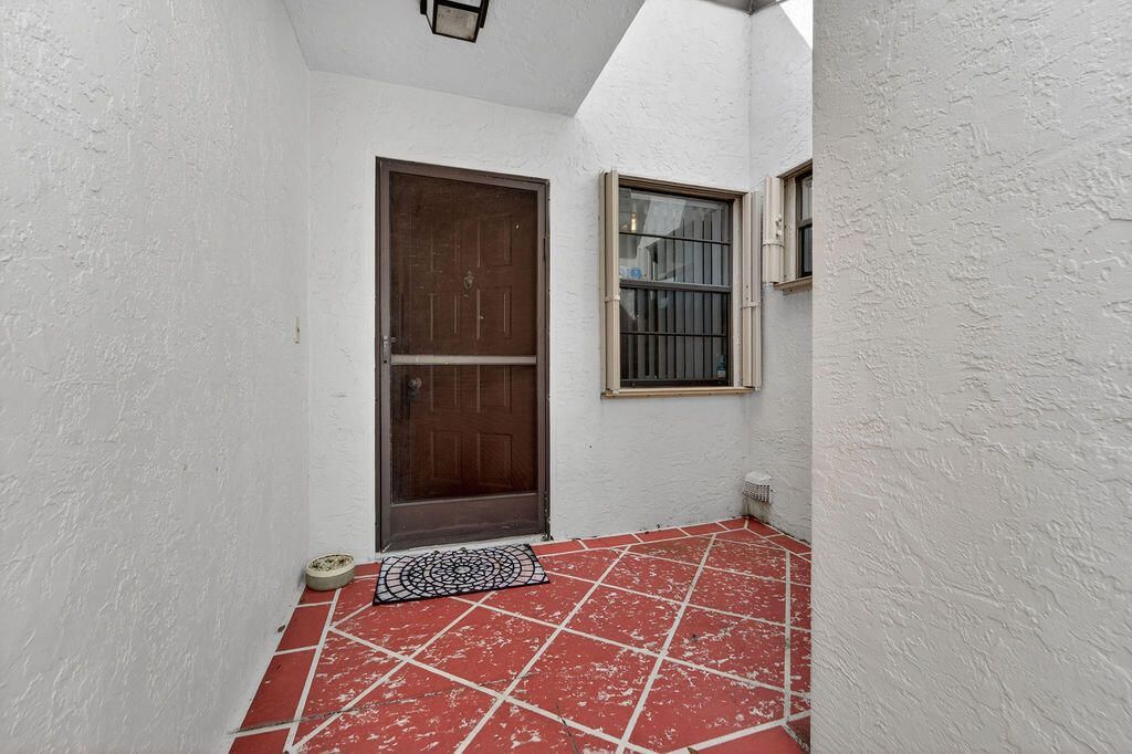 6045 Sunny Pointe Circle, Delray Beach, FL 33484 Photo