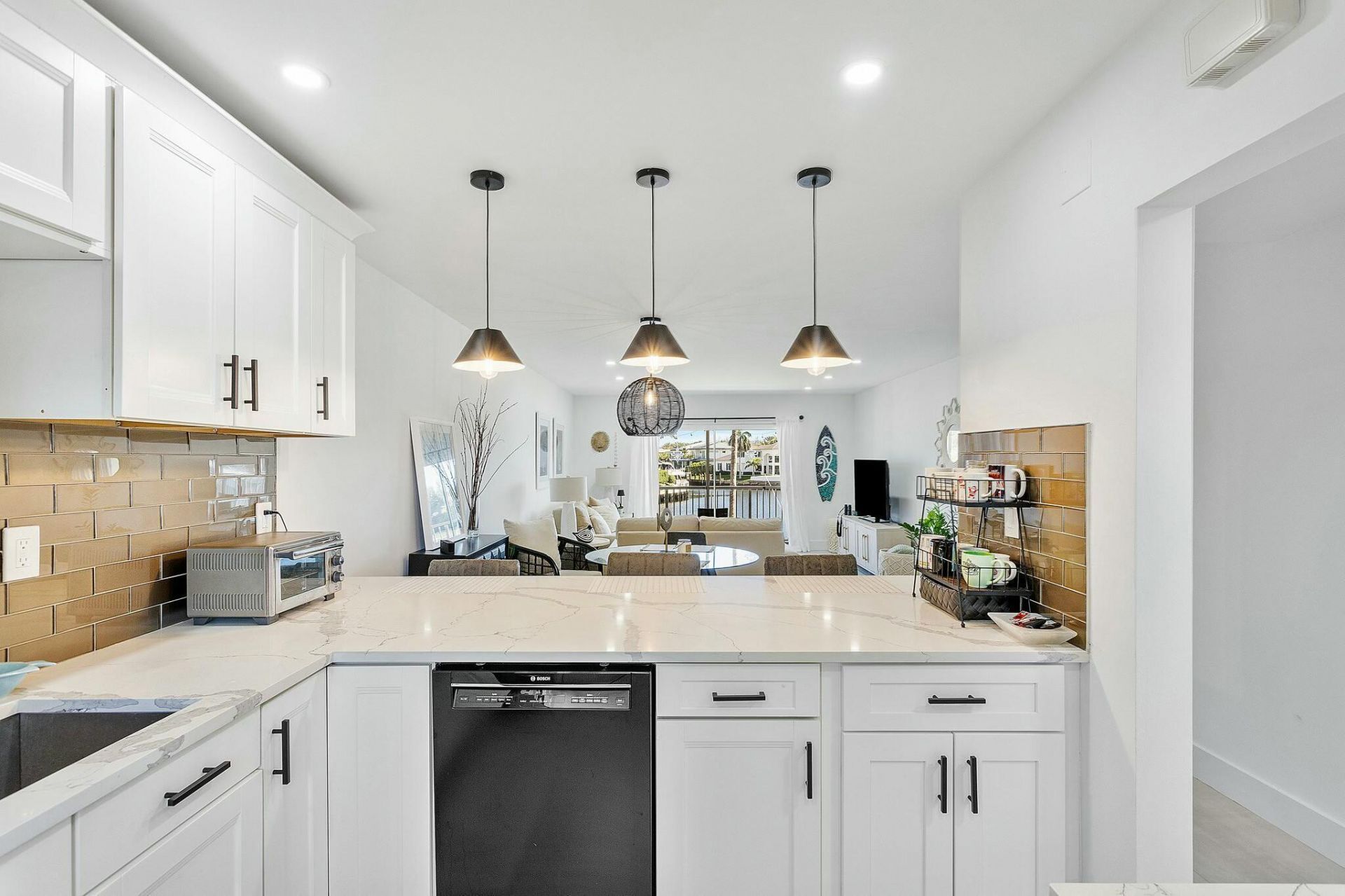 330 N Federal Highway, Deerfield Beach, FL 33441 Photo