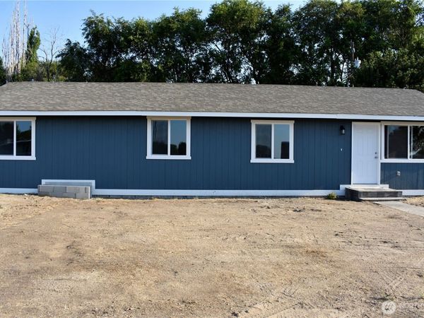 9854 Apple Road NE , Moses Lake, WA 98837