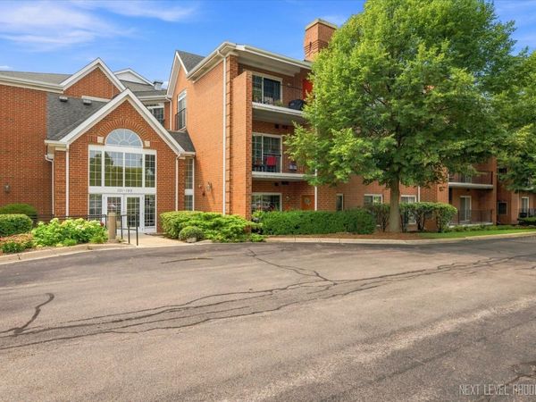 147 Hunt Club Drive, Unit 147, St. Charles, IL 60174