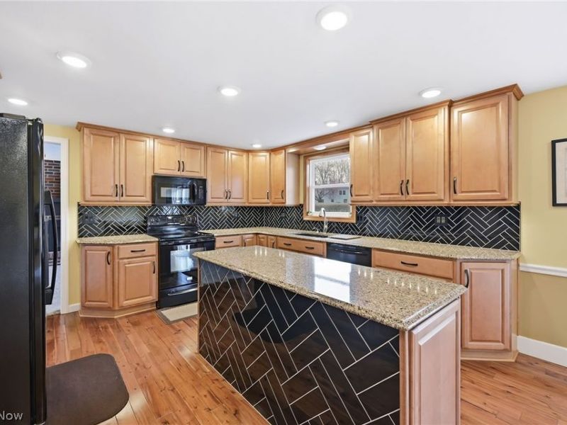 8984 Sherwood Drive NE, Warren, OH 44484 Photo 7