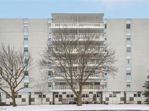 275 N Portage Path, Unit 8A, Akron, OH 44303