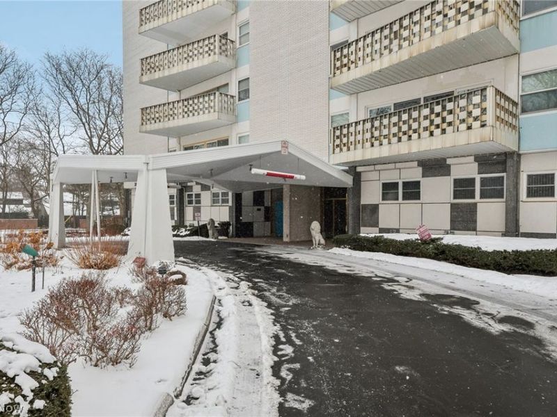 275 N Portage Path, Unit 8A, Akron, OH 44303 Photo 2