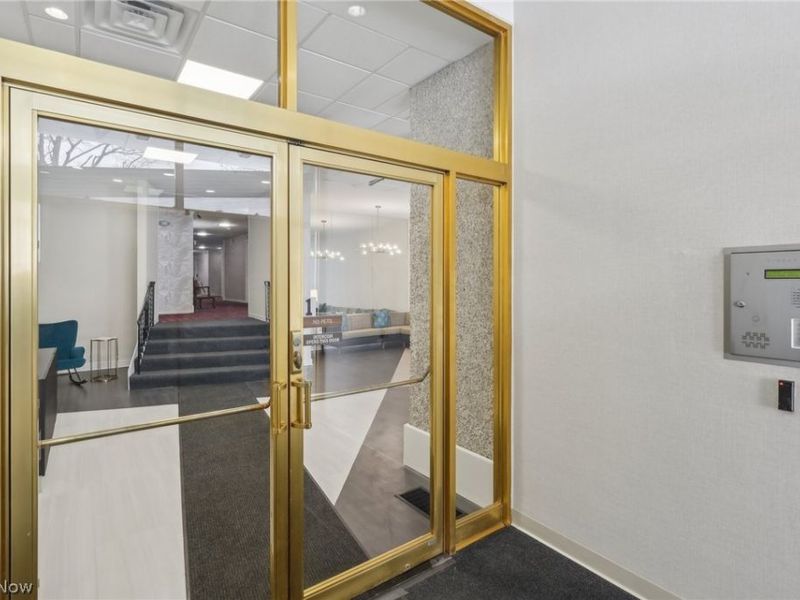 275 N Portage Path, Unit 8A, Akron, OH 44303 Photo 3