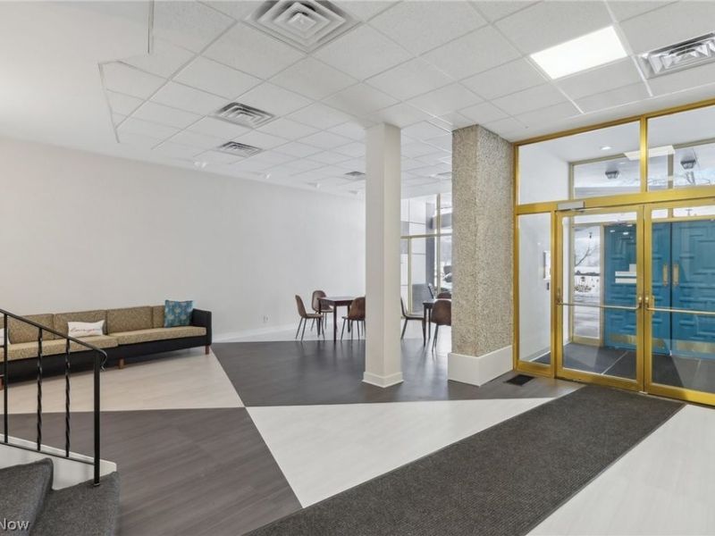 275 N Portage Path, Unit 8A, Akron, OH 44303 Photo 4