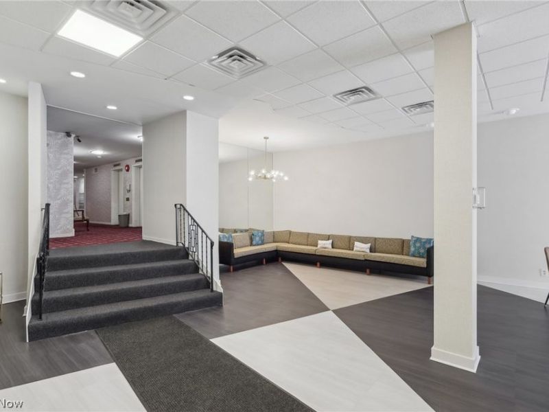 275 N Portage Path, Unit 8A, Akron, OH 44303 Photo 5