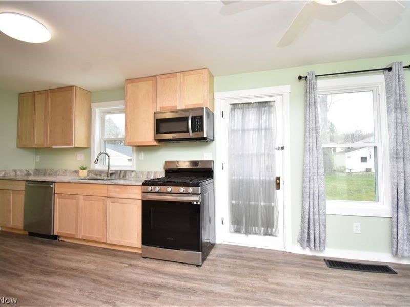 239 Princeton Avenue, Hubbard, OH 44425 Photo 11