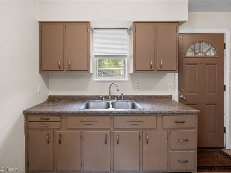 3808 E 142nd Street, Cleveland, OH 44128 Photo 3