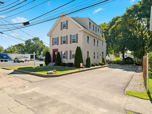2 Clifford St, Middleboro, MA 02346