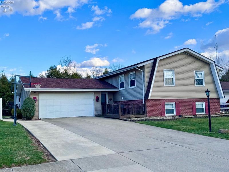 1453 White Ave, Fremont, OH 43420 Photo 2