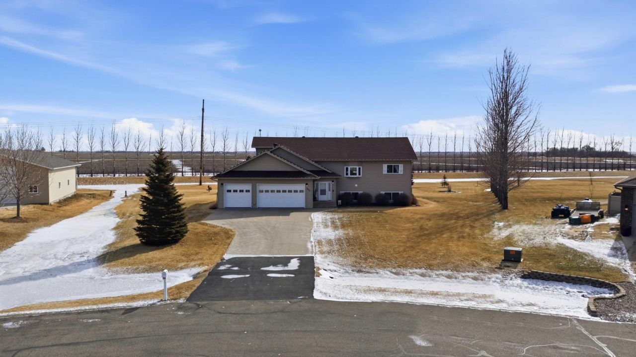 805 Leonards Way, Argusville, ND 58005 Main Photo