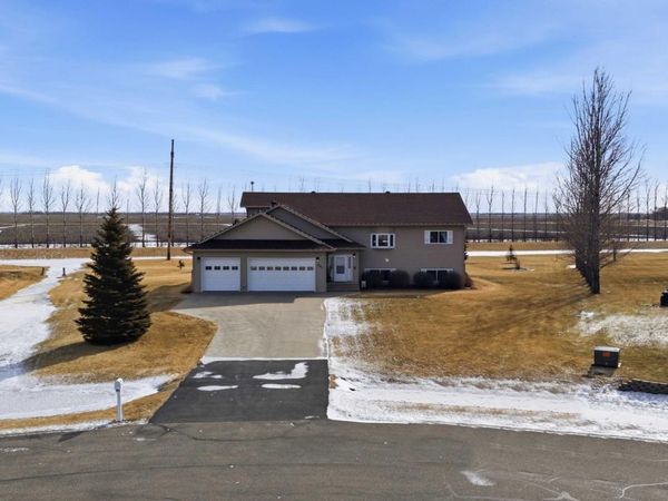 805 Leonards Way, Argusville, ND 58005